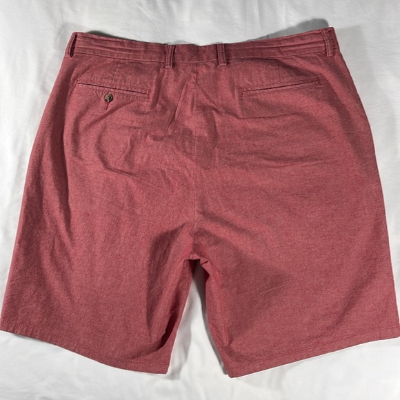 Old Navy mens weathered rose red Ultimate Slim flat front 10" shorts - size 40 - Picture 3 of 10